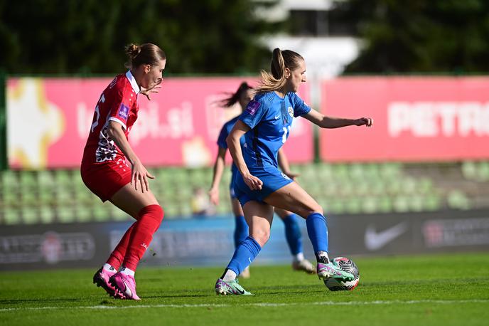 slovenska ženska nogometna reprezentanca | Lara Prašnikar in soigralke so zmagale z 2:0. | Foto www.alesfevzer.com