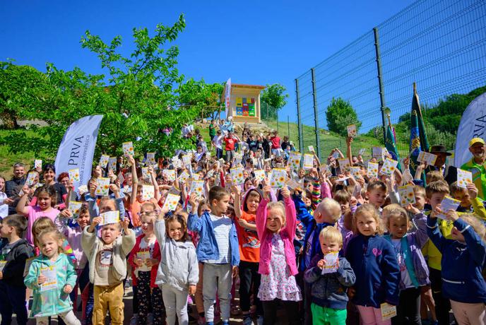 PRVA čebela: veselje na šolskih dvoriščih