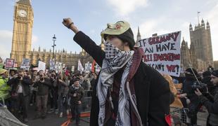 Na študentskih demonstracijah v Londonu nastali izgredi