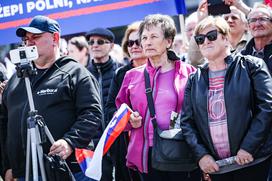 Protestni shod pred DZ-jem