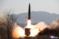 Severna Koreja izstrelila še dve balistični raketi
