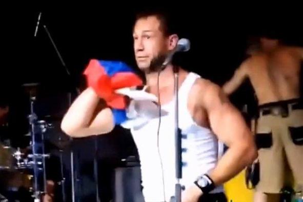Basist skupine Bloodhound Gang razburil ruske oblasti