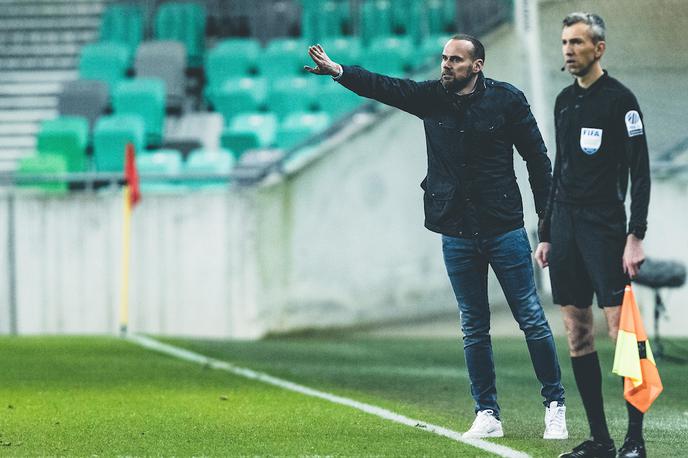 NK Olimpija : NK Maribor, Dino Skender | Dino Skender v prvo postavo ni uvrstil ne Aldaira ne Nukića. | Foto Vid Ponikvar/Sportida
