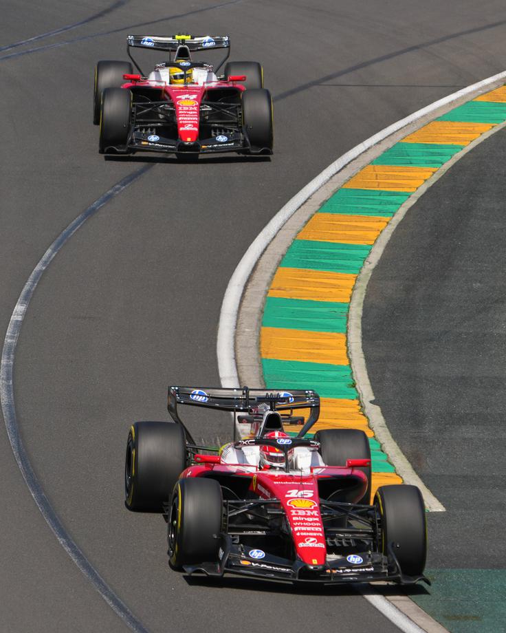 Charles Leclerc in Lewis Hamilton | Foto: Reuters