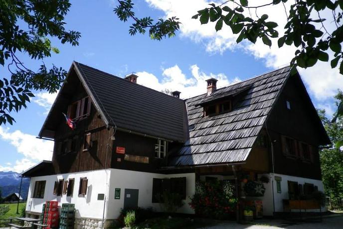 Planinska koča na Uskovnici (1154 m)