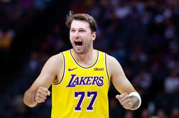 V živo: Dončić vroč, prenovljeni Lakersi na prvi tekmi kažejo mišice