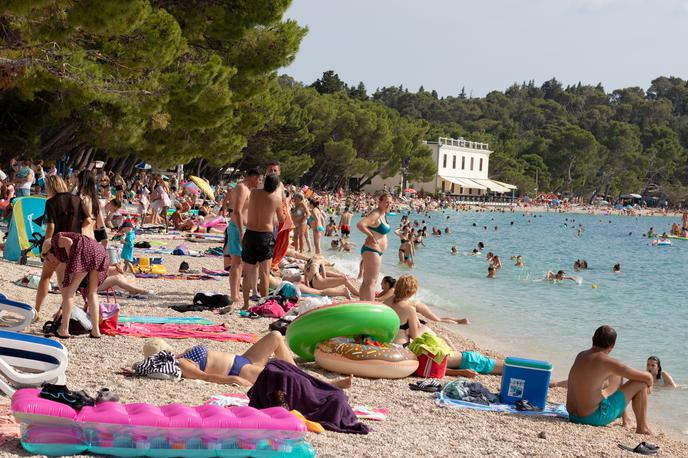 Hrvaška, turizem, Makarska | Pri sosedih so upad števila gostov zabeležili med tujimi državljani, medtem ko se je število domačih gostov povečalo. | Foto Shutterstock