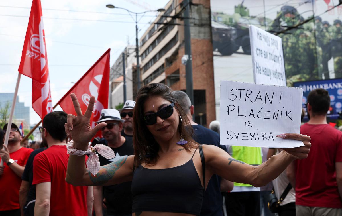 Protestniki pred poslopjem srbske vlade v Beogradu | Foto Reuters