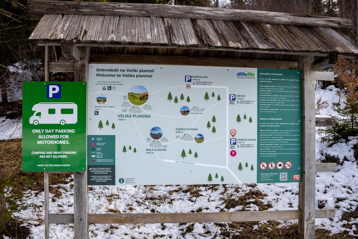 Zemljevid Velike planina na izhodišču na Rakovih ravneh. | Foto: Matej Podgoršek