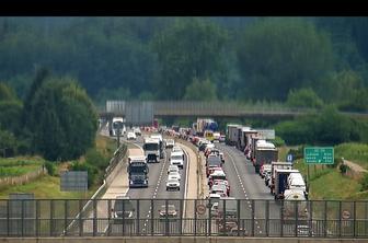 Štajersko avtocesto zaradi hujše nesreče zaprli. Umrl motorist.