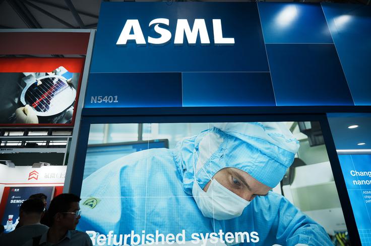 Je eno od ozkih grl, ki jih lahko Evropa uporabi kot adut v današnjih trgovinskih vojnah, tudi nizozemsko podjetje ASML? To podjetje izdeluje fotolitografske stroje, s katerimi v industriji polprevodnikov izdelujejo najnaprednejše polprevodnike. | Foto: Guliverimage