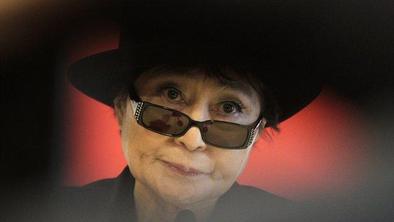 Yoko Ono se predstavlja v Londonu