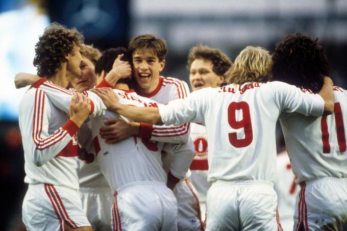 Srečko Katanec je v sezoni 1988/89 v bundesligi za Stuttgart odigral 26 tekem in dosegel en zadetek. V polno je zadel že na krstnem nastopu na nemških zelenicah. Na gostovanju pri Borussii Dortmund, bilo je 22. julija 1988, je Stuttgart po preobratu zmagal z 2:1, zmagoviti zadetek pa je v 85. minuti prispeval prav Katanec. | Foto: Guliverimage