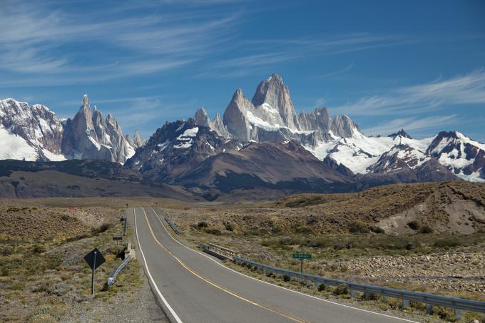 V Argentini se je mogoče z avtomobilom peljati tudi pet tisoč metrov visoko. | Foto: Seat