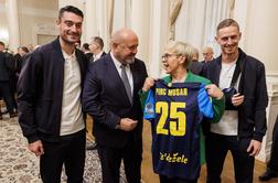 "Vsaka medalja, vsak rezultat, vsak osebni rekord je tudi darilo narodu"