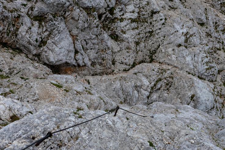 Na sestopu po steni je treba še nekaj več previdnosti. | Foto: Matej Podgoršek