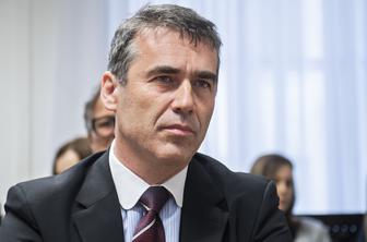 Banke udarile v poslovno srce pobeglega Sergeja Racmana