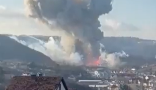 Silovita eksplozija v srbski tovarni vzela dve življenji, več ljudi je ranjenih #video
