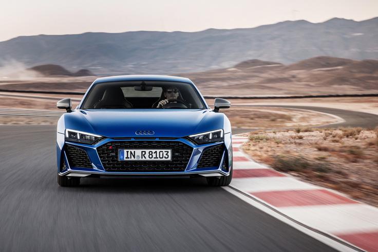 S sprednjimi tremi hladilnimi režami navdih išče pri legendarnem modelu quattro.  | Foto: Audi