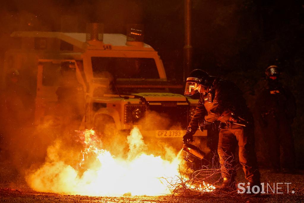 Protesti, Irska, policija
