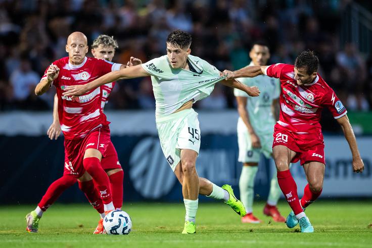 Aluminij je v prvem polčasu spremljal šov Olimpije, v drugem pa vzpostavil ravnotežje. | Foto: Jure Banfi
