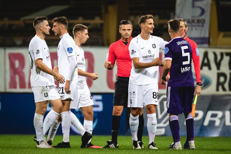 Mednarodne športne prireditve in članska tekmovanja v kolektivnih športih mora organizator prijaviti skladno z Zakonom o javnih zbiranjih. | Foto: Blaž Weindorfer/Sportida