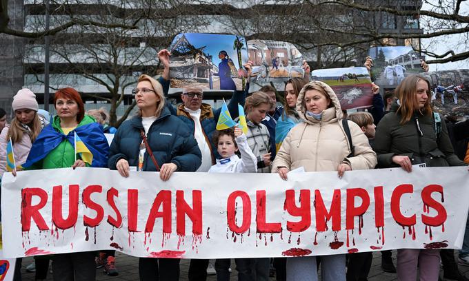 Ko je predsednik MOK pred dnevi obiskal nemški Essen, so ga tam pričakali demonstranti. | Foto: Reuters