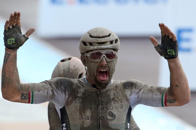 Sonny Colbrelli, Paris Roubaix 2021 | Sonny Colbrelli po veliki zmagi v cilju ni mogel skriti solz sreče. | Foto Reuters