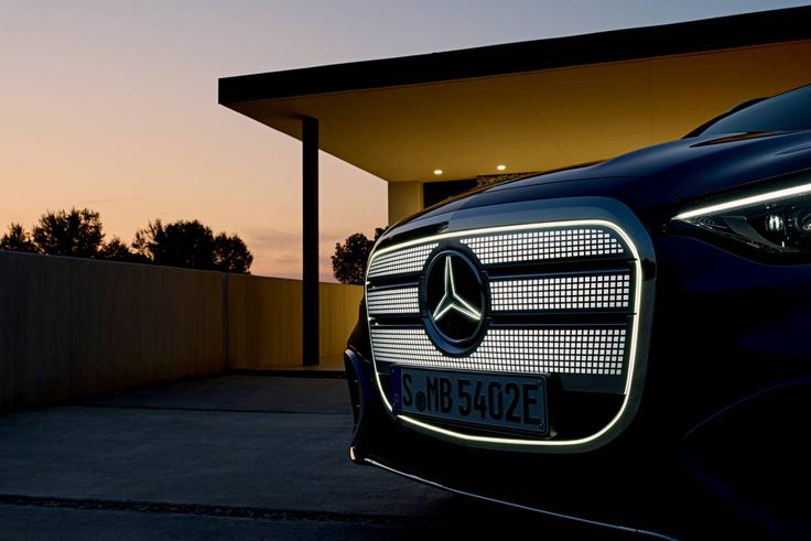  Nova maska hladilnika z 942 svetlobnimi točkami – kombinacija čustvenega vtisa in napredne tehnologije. | Foto: Mercedes-Benz AG