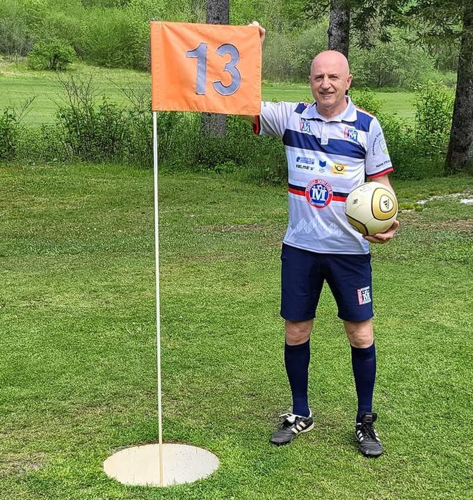 Kot nekdanji nogometaš izkorišča bogate izkušnje in znanje, ki mu zelo pomagajo pri footgolfu. | Foto: Facebook/Franc Nani Matjašič