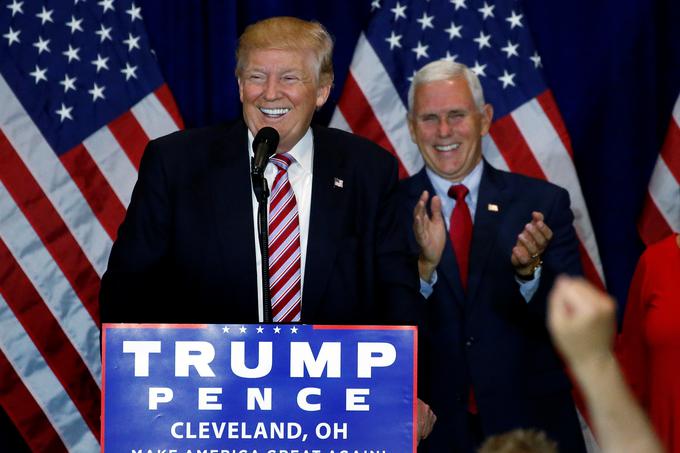 "Tim Kaine je vse, kar Donald Trump in Mike Pence nista," je o svojem podpredsedniškem kandidatu dejala Hillary Clinton. | Foto: Reuters