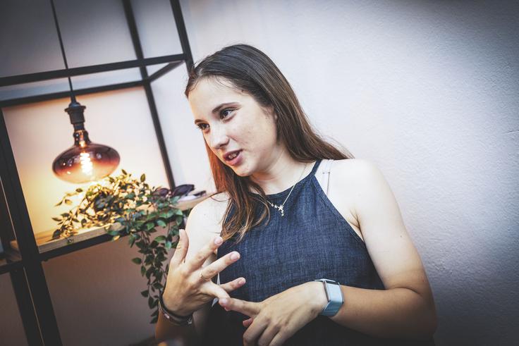 "Izjemno pomembno se mi zdi, da se o motnjah hranjenja govori. Pa ne samo pri ženskah, tudi pri moških, ker motnje hranjenja niso samo ženska težava. Poznam veliko primerov, ko imajo težave tudi moški, pa se o tem skoraj ne govori." | Foto: Ana Kovač
