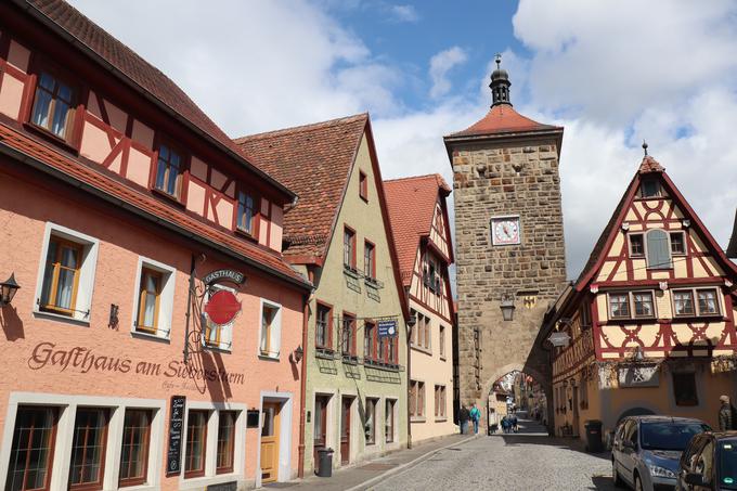 Rothenburg ob der Tauber je slikovito srednjeveško mestece približno dve uri iz Stuttgarta. | Foto: Matej Podgoršek