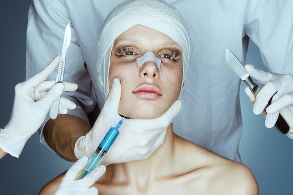 Plastične operacije v Sloveniji: še vedno je največ operacij dojk