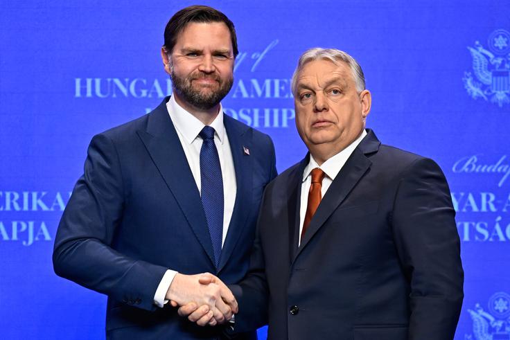 Pappin je skrbel za mreženje med Orbanom in ameriškimi konservativci in pripadniki gibanja Maga. Ker je že nekaj let poznal J. D. Vancea je Pappin poskrbel, da je imel Orban tesne stike s podpredsednikom ZDA. Zato ni presenečenje, da je Orbana prišel pred volitvami podpreti prav Vance.  | Foto: Guliverimage