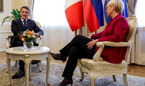 Kaj sta v predsedniški palači klepetala Macron in Pirc Musar?