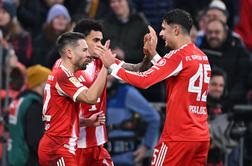 Bayern se je rešil v izdihljajih in povišal prednost