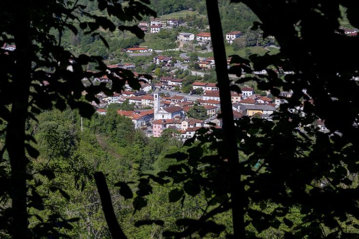 Na sestopu pogled proti Kanalu. | Foto: Matej Podgoršek