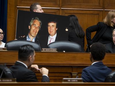 Epstein znanim osebam zagotavljal informacije o Trumpu, financah, politiki in zasebnih razmerjih