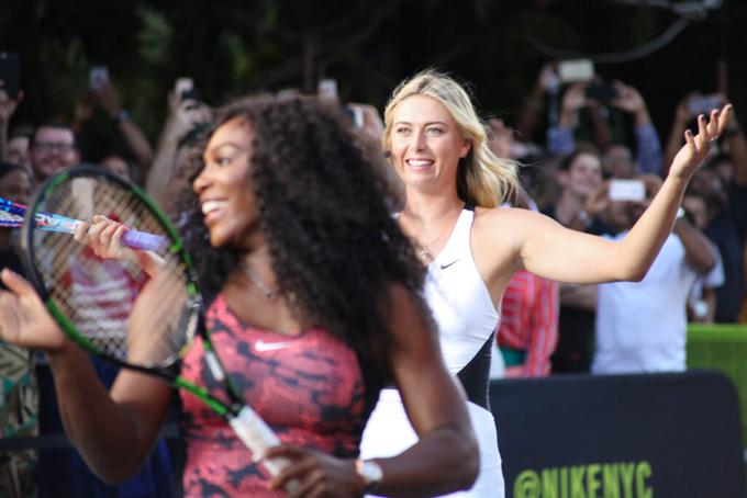 Ene najbolj prepoznavnih športnic, ki sta sta nosili Nike sta bili tudi Serena Williams in Marija Šarapova. | Foto: Guliverimage
