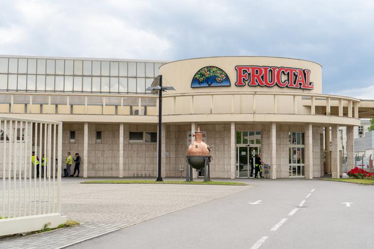 Čeprav je bila embalaža pouch v Fructalu sprva namenjena predvsem izdelku Frutek, je projekt prenove hitro pokazal njen širši potencial. | Foto: Liam Toni Šironjič