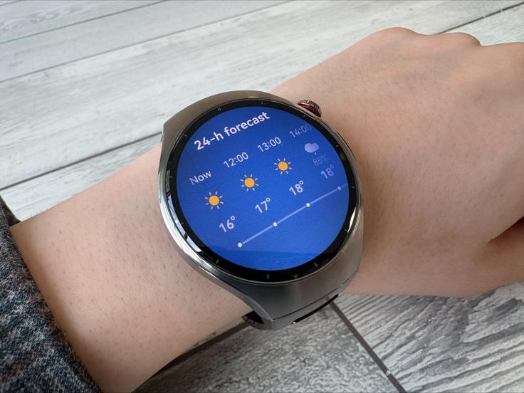Vremenska napoved na pametni uri Huawei Watch 5 – jezik prevzame po nastavitvah povezanega pametnega telefona. | Foto: Lana M. Orel