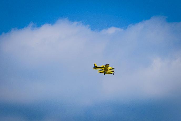 Air Tractor | Požar so gasili z air tractorji.  | Foto Ana Kovač