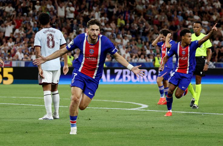 Hviča Kvarachelia je z mojstrskim strelom popeljal v vodstvo PSG. | Foto: Reuters