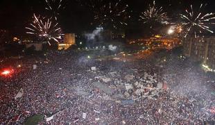Padla Mursijeva vlada, množice slavijo