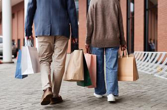 Črni petek ali dan brez nakupov: na katero stran se nagibate?