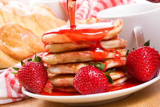 jagodni sirup, palačinke, sladice | Foto: Shutterstock