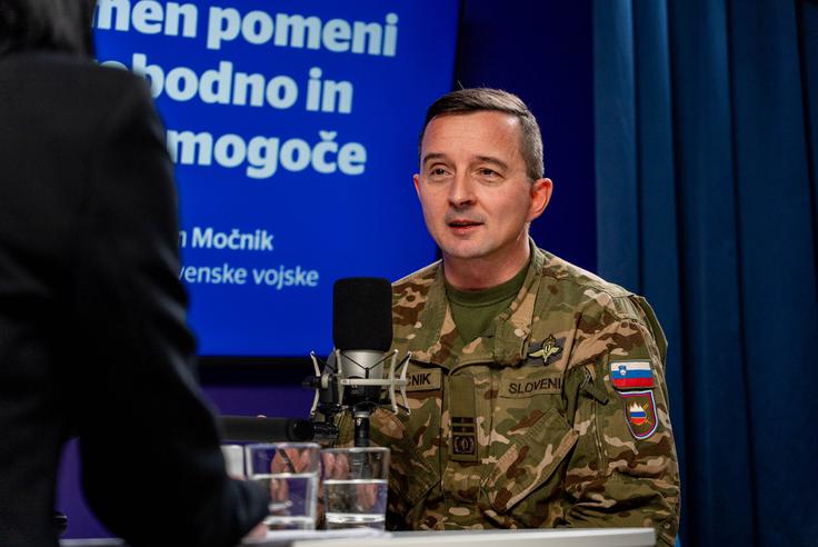 Slovenska vojska poskuša reagirati in pripadnikom omogočiti vrnitev domov, kadar to zahtevajo izjemne okoliščine: "Vojaške družine so temelj trdnega pripadnika – ne samo pri nas, povsod po svetu." | Foto: Luka Petrič