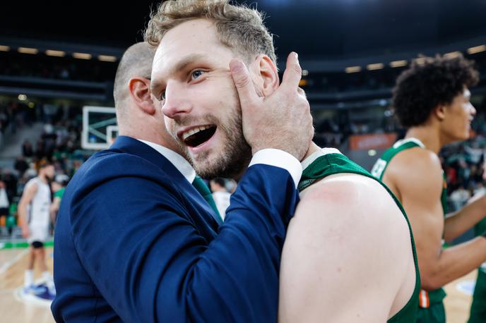 Cedevita Olimpija Jaka Blažič | Jaka Blažič je kljub poškodbi zapestja pomagal svoji ekipi. | Foto Aleš Fevžer