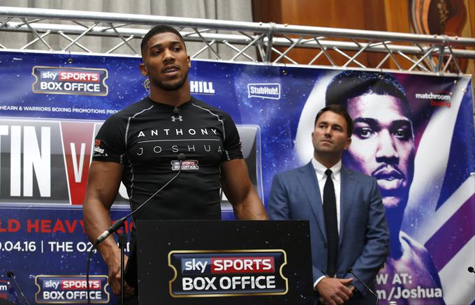 Anthony Joshua je na dozdajšnjih 15 dvobojih med profesionalci vedno zmagal, in to vedno predčasno z nokavtom. Za 15 zmag je potreboval le 32 rund. | Foto: 